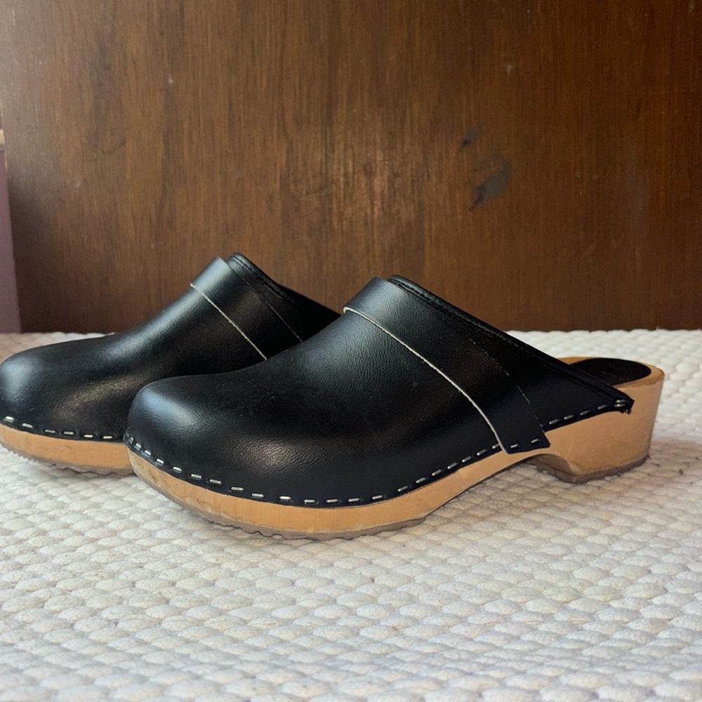 BJORK Swedish Comfort black mule clog